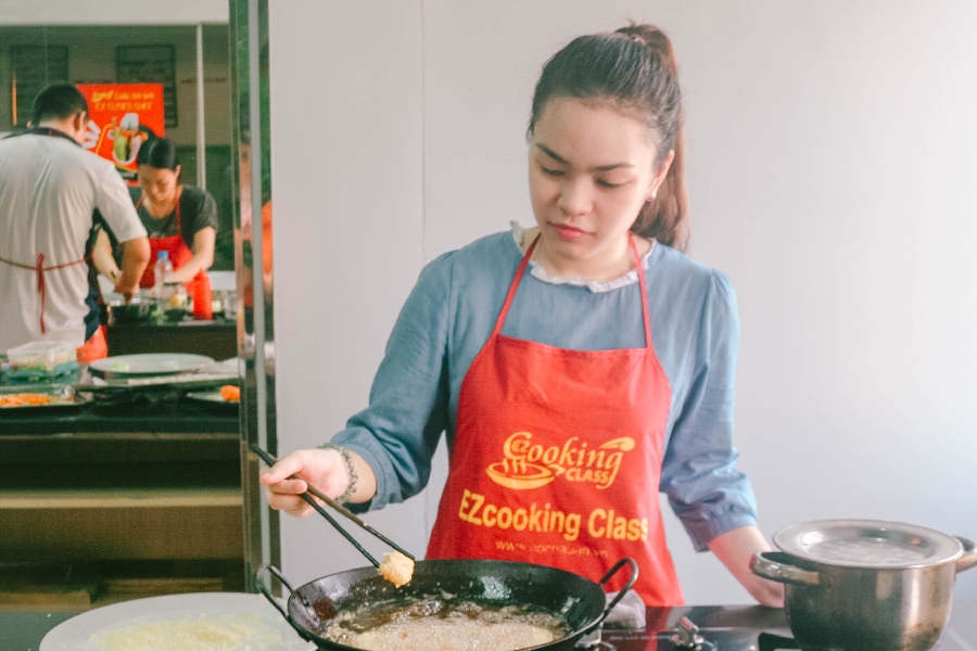 EZCooking là nơi học nấu ăn ở Hà Nội được nhiều bạn trẻ tin tưởng lựa chọn
