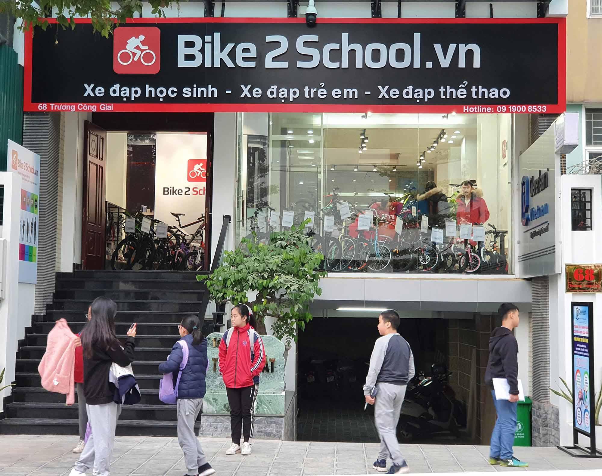 A group of people walking outside a bike shop

Description automatically generated with low confidence